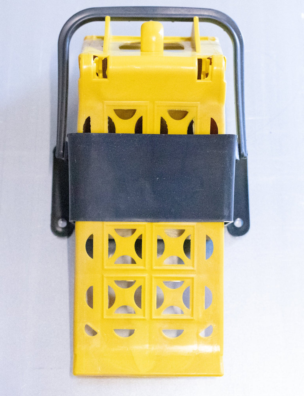 Wielblok/bandenklem plastic geel-zwart voor vrachtwagen/aanhanger